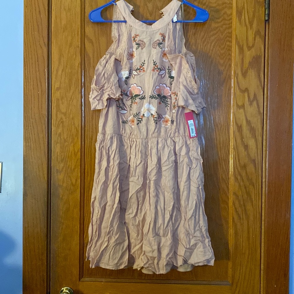NWT This bohemian summer cold shoulder dress is cute and light